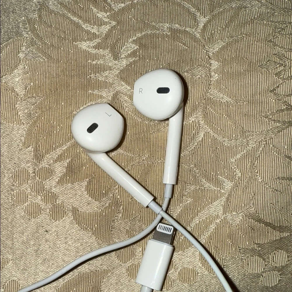 Apple EarPods Lightning Connector - Classic White